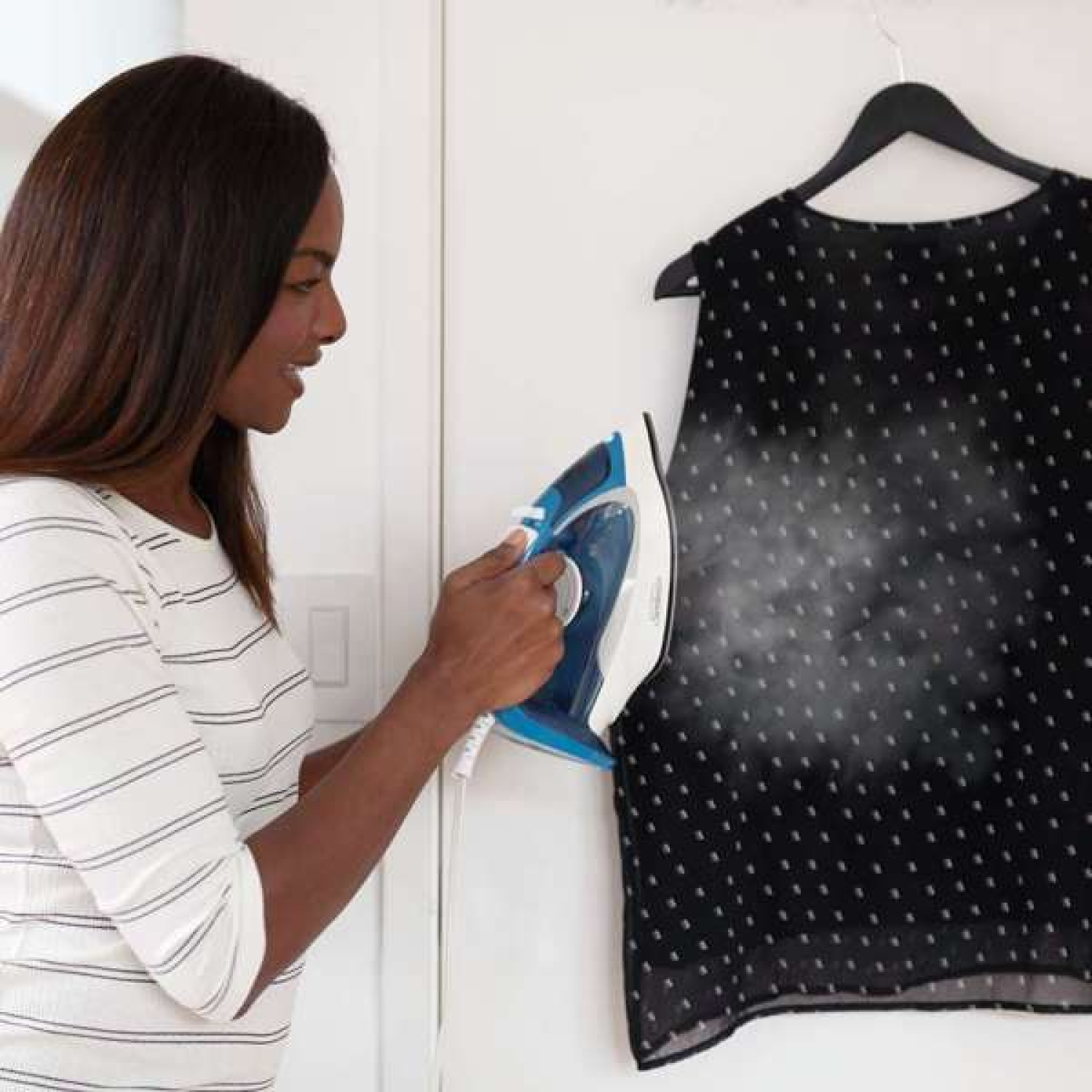 slide 3 of 4, Sunbeam 1250W STEAM IRON, 1 ct