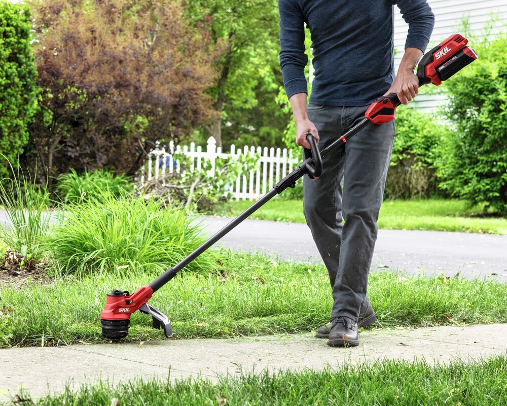 slide 3 of 3, SKIL PWR CORE 40™ Brushless 40V 16in Power Head String Trimmer Kit, 16 in