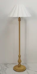 ROOM & RETREAT RR Scalloped Traditional Floor Lamp