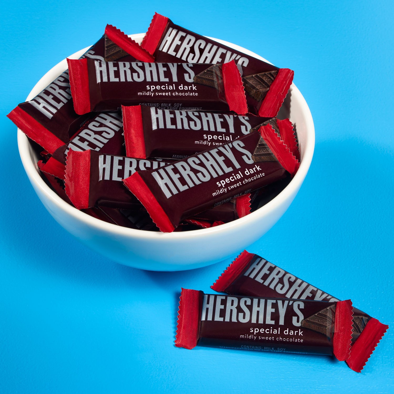 slide 5 of 6, Hershey's SPECIAL DARK Mildly Sweet Chocolate Snack Size, Candy Bars, 0.45 oz (8 Count), 0.45 oz