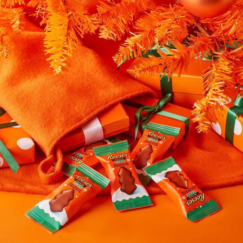 slide 3 of 6, Reese's Milk Chocolate Snack Size Peanut Butter Trees, Christmas Candy Bag, 9.6 oz, 9.6 oz