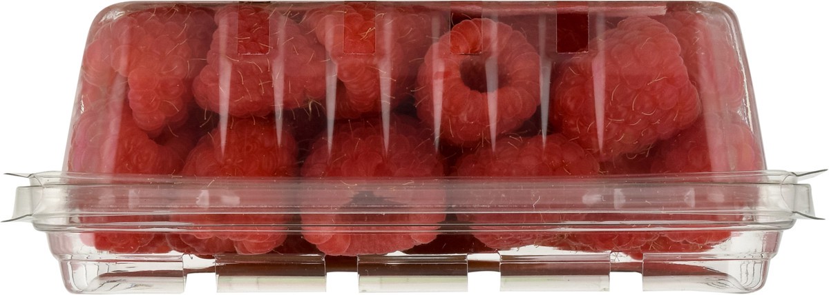 slide 5 of 14, Driscoll's Organic Raspberries, 6 oz