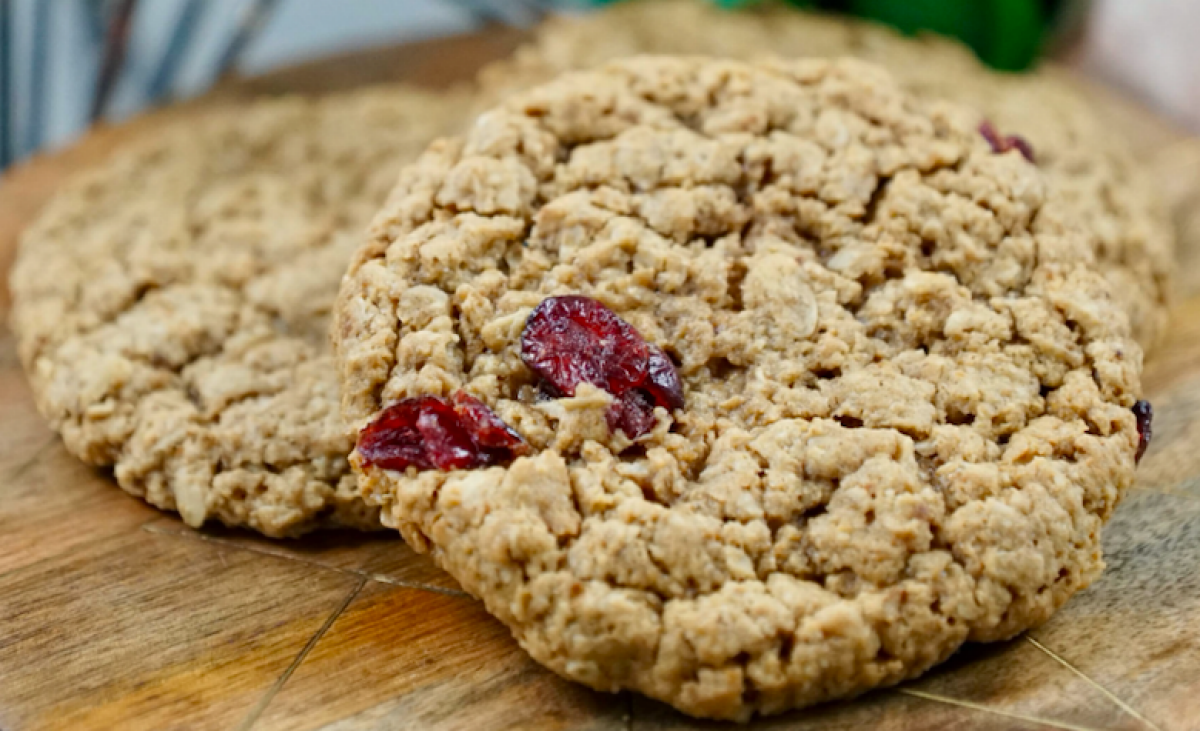 slide 1 of 1, Zellas Vegan Oatmeal Cranberry Cookie 3., 3.4 oz