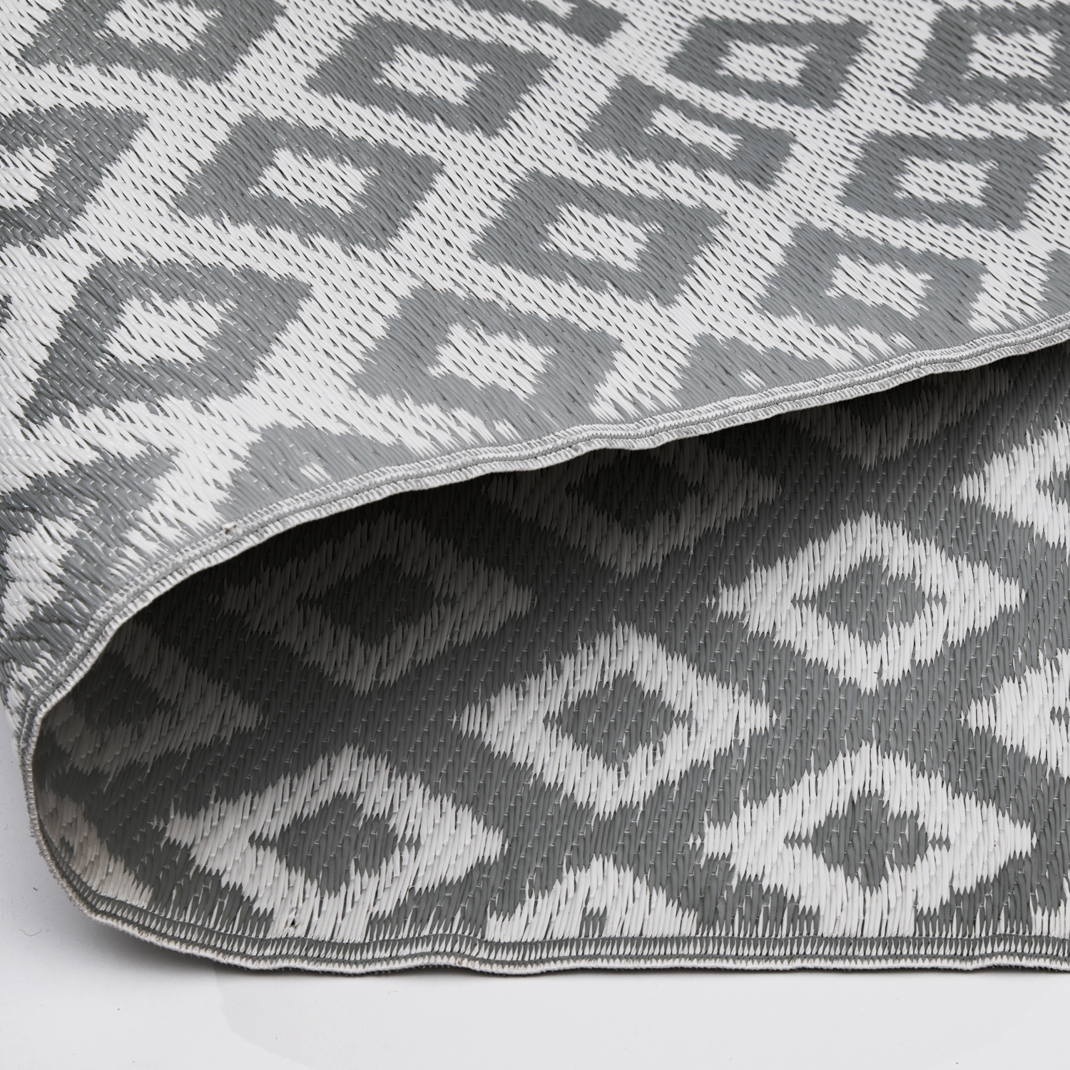 slide 3 of 8, Room & Retreat Polyweave Indoor/Outdoor Area Rug Diamond, 54 in x 78 in, Gray, 1 ct