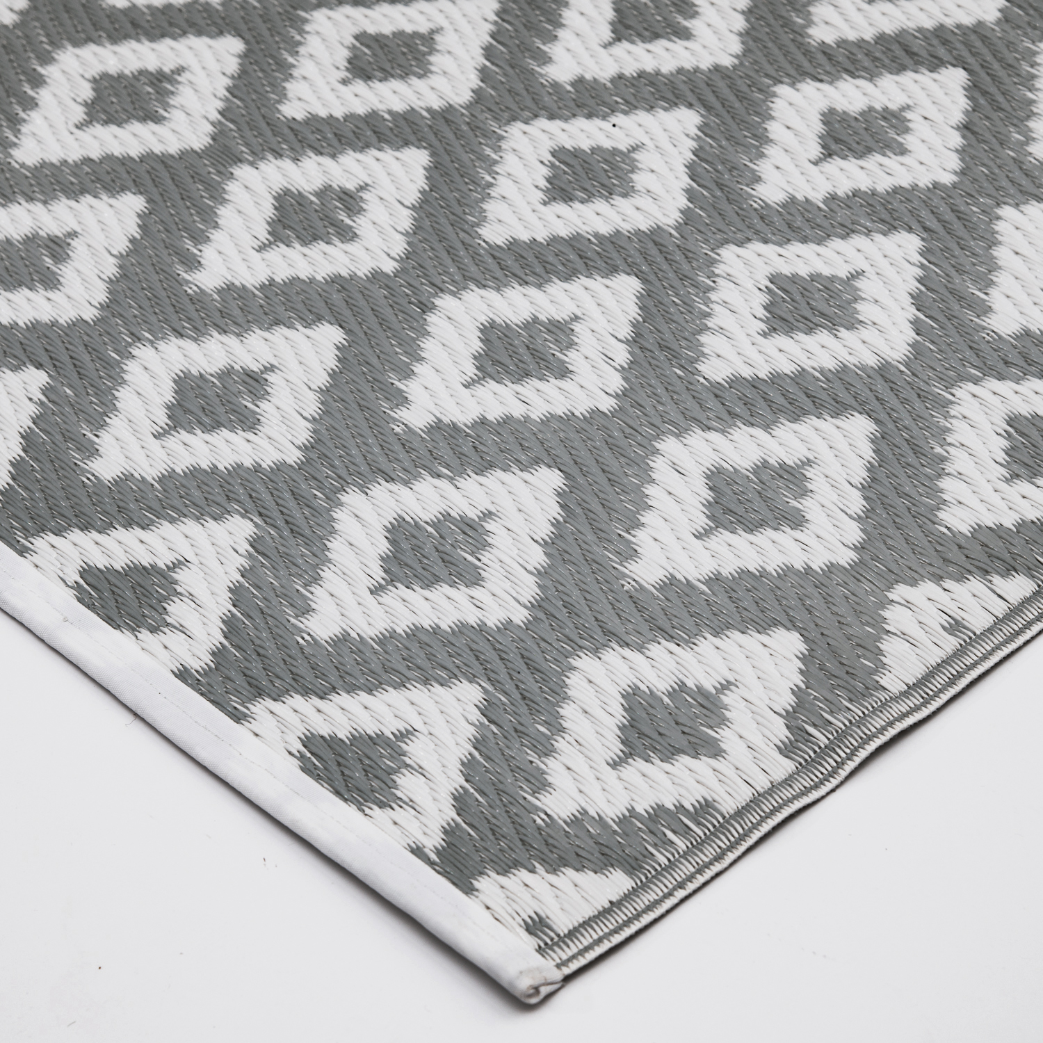 slide 5 of 8, Room & Retreat Polyweave Indoor/Outdoor Area Rug Diamond, 54 in x 78 in, Gray, 1 ct