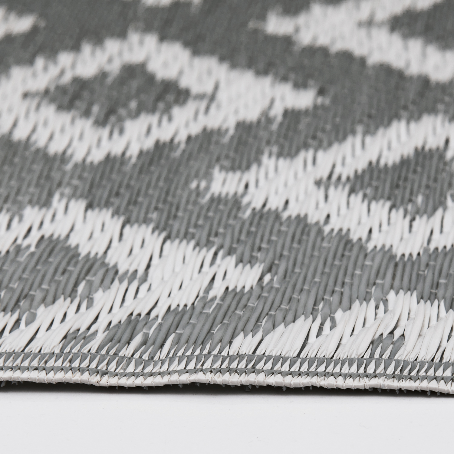 slide 6 of 8, Room & Retreat Polyweave Indoor/Outdoor Area Rug Diamond, 54 in x 78 in, Gray, 1 ct