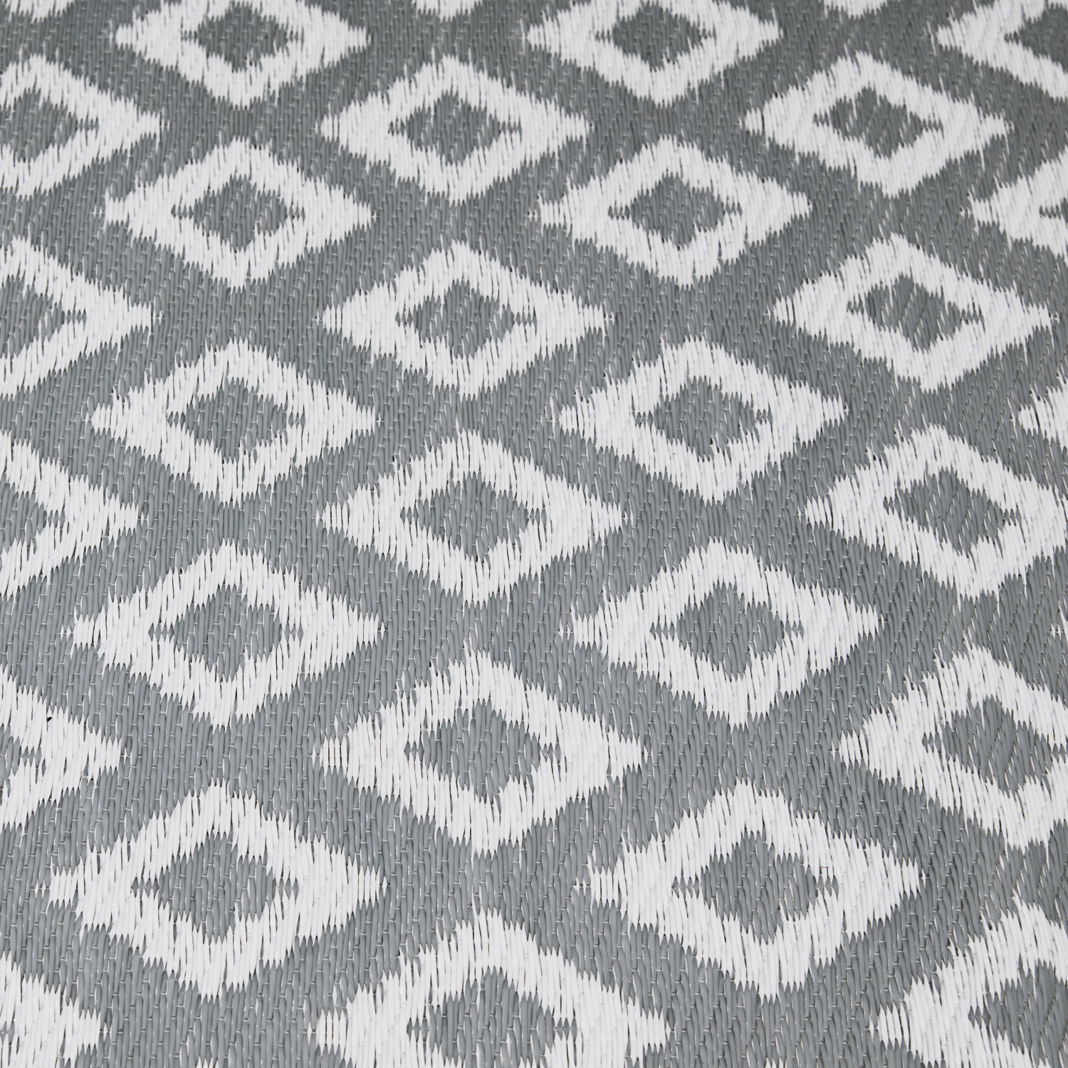 slide 4 of 8, Room & Retreat Polyweave Indoor/Outdoor Area Rug Diamond, 54 in x 78 in, Gray, 1 ct