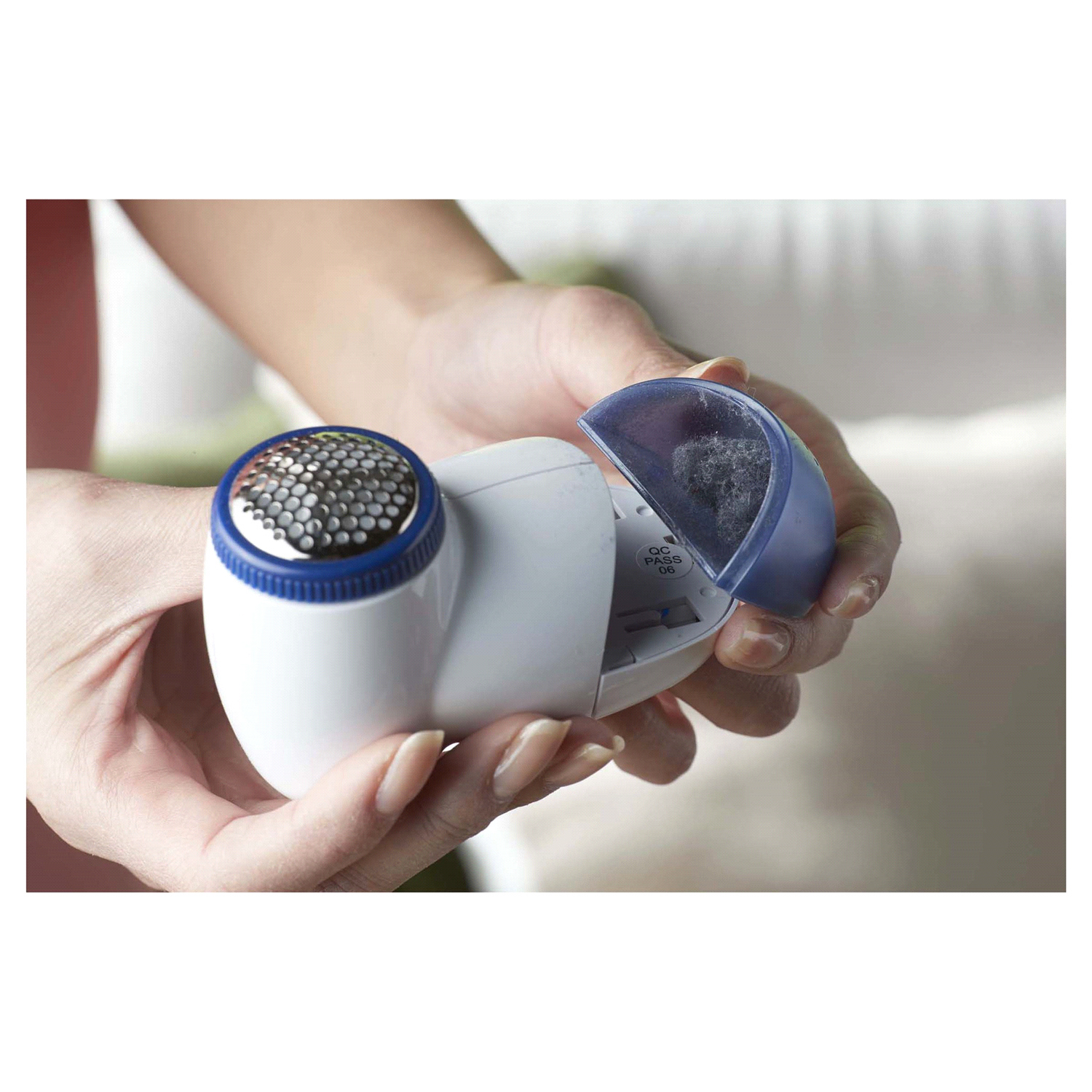 slide 4 of 4, Evercare Small Fabric Shaver, 1 ct