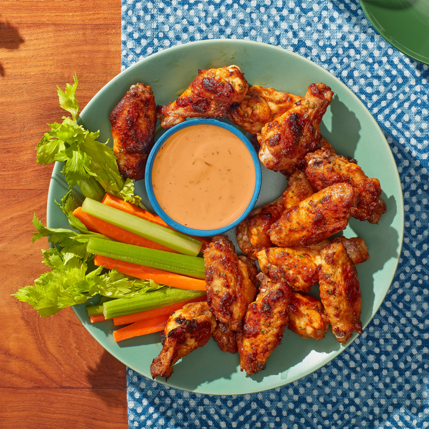 slide 4 of 8, Hidden Valley Easy Squeeze Buffalo Ranch Topping and Dressing, 20 Fluid Ounces, 20 fl oz