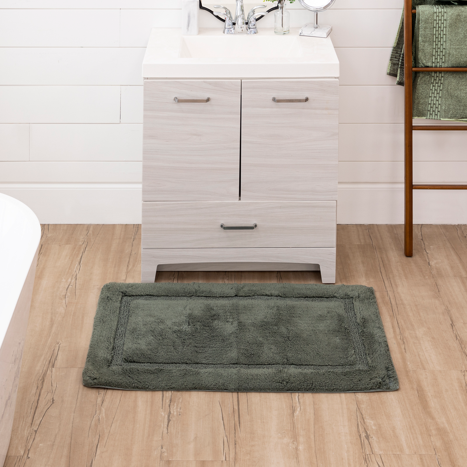 slide 2 of 3, ROOM & RETREAT Room $ Retreat Cotton Border Bath Mat Green 24" x 40", 1 ct