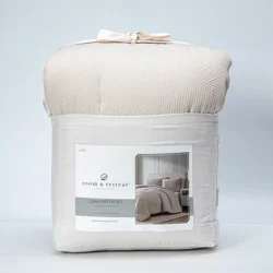 Room & Retreat Cream Jacquard 3piece Comforter Set King