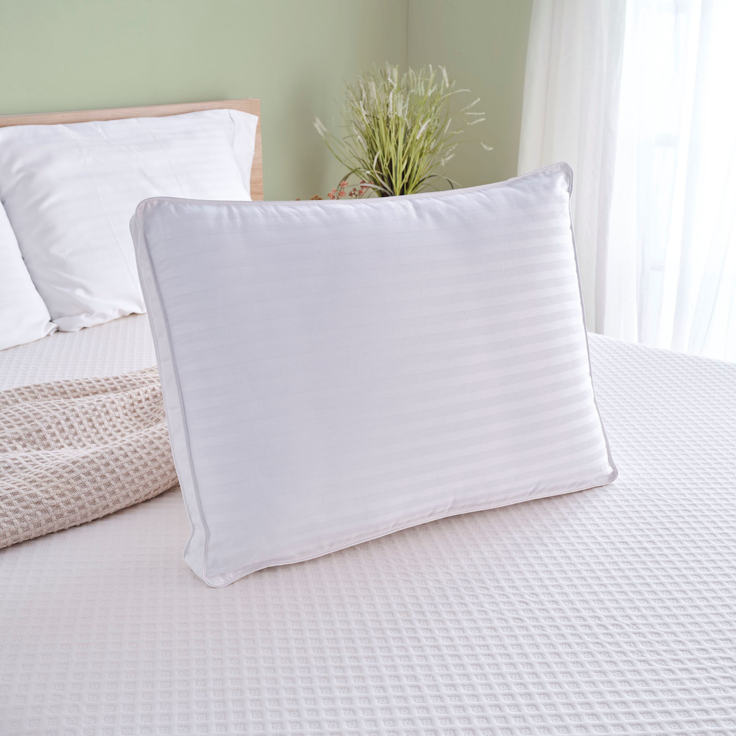 slide 2 of 6, Room & Retreat Hybrid Memory Foam Pillow, Standard/Queen, standard