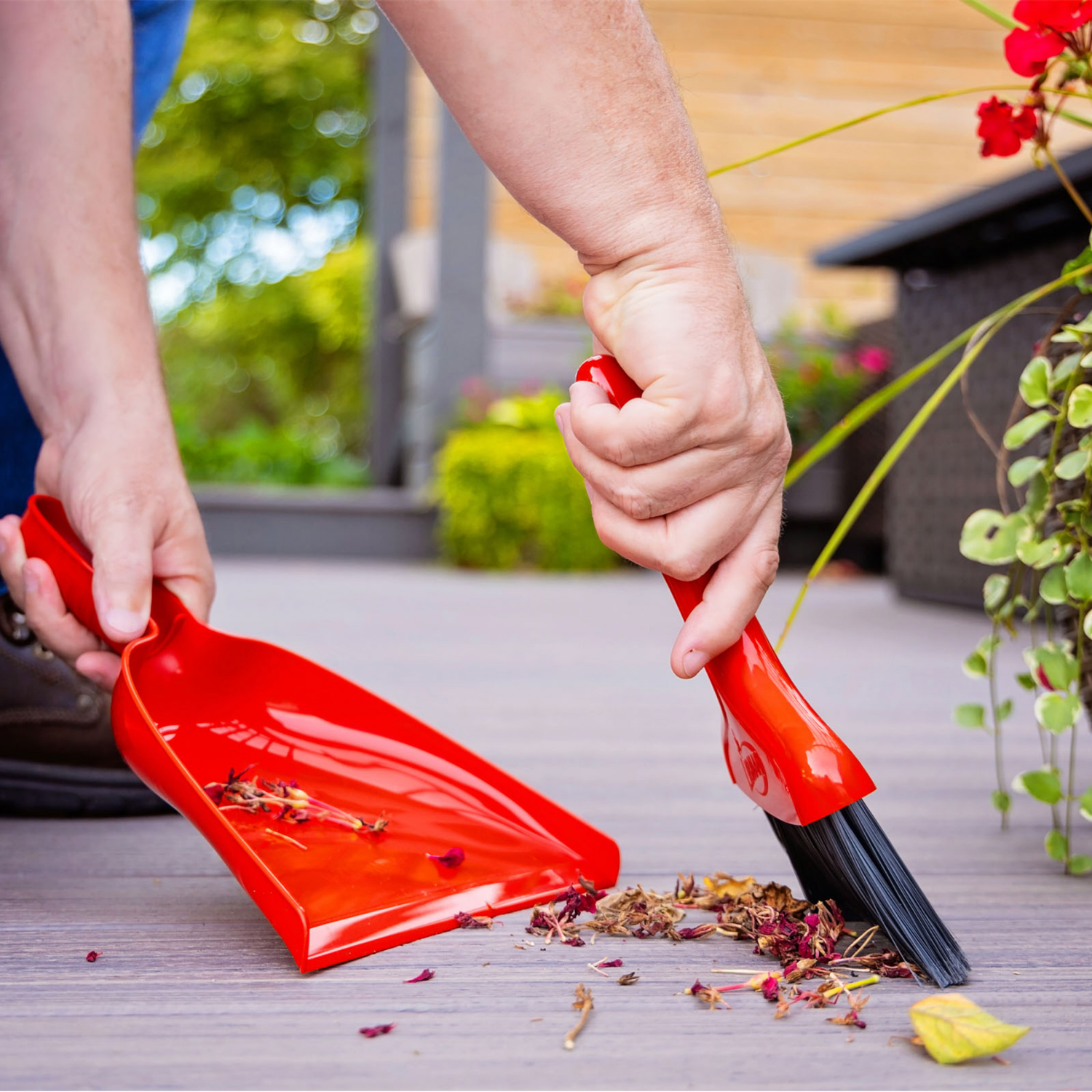 slide 3 of 5, Libman High Power Dust Pan with Whisk Broom, 1 ct