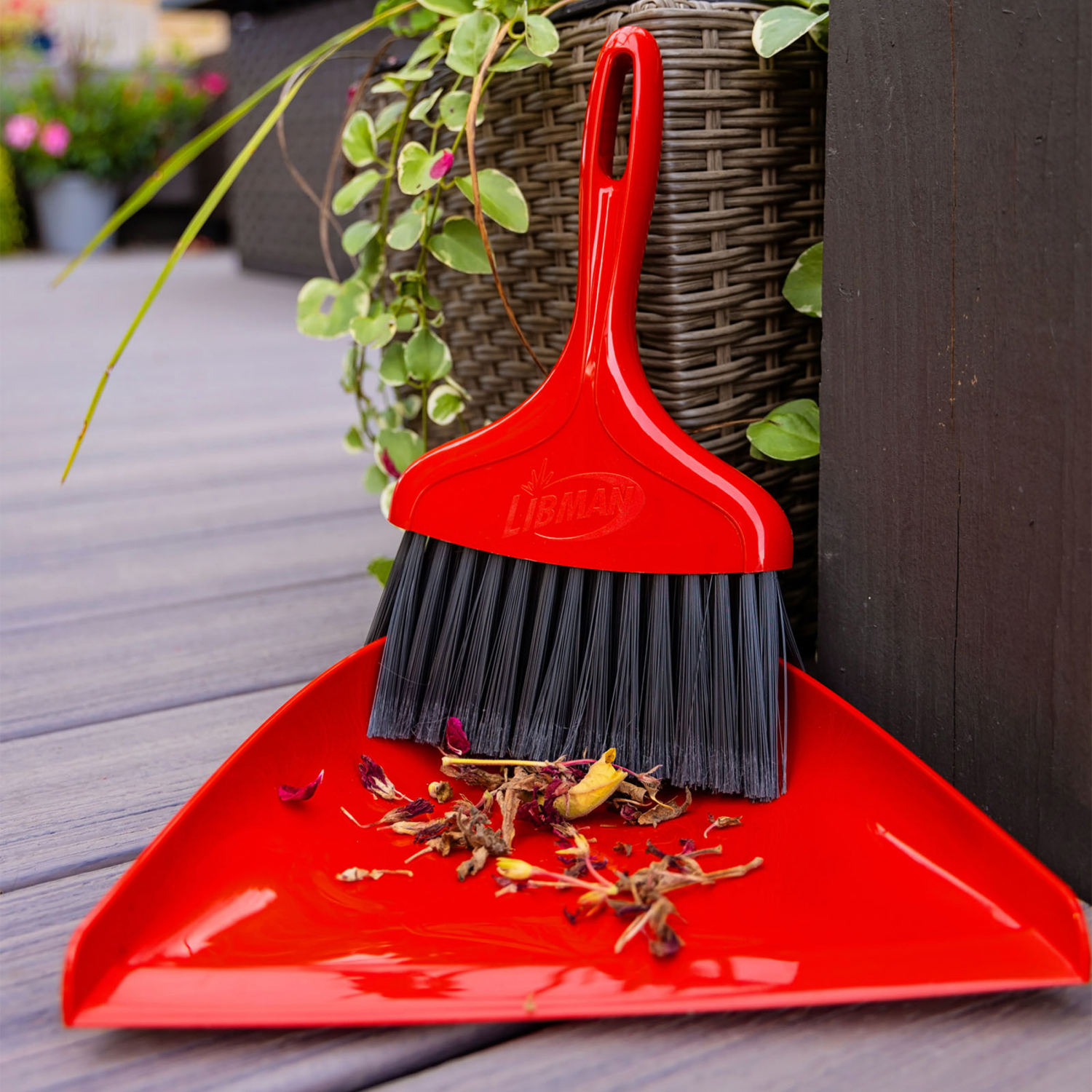 slide 5 of 5, Libman High Power Dust Pan with Whisk Broom, 1 ct