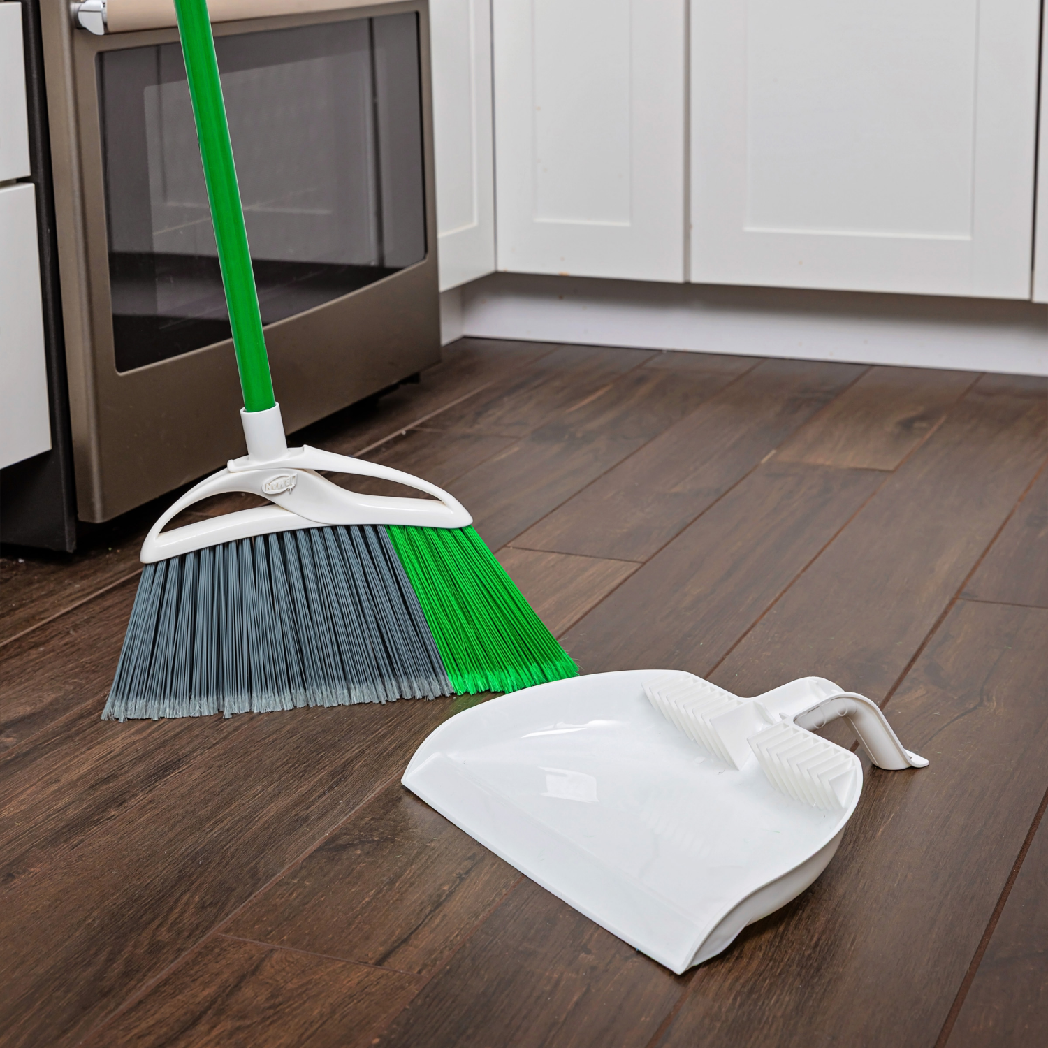 slide 4 of 5, Libman Step N Stand Dustpan, 1 ct