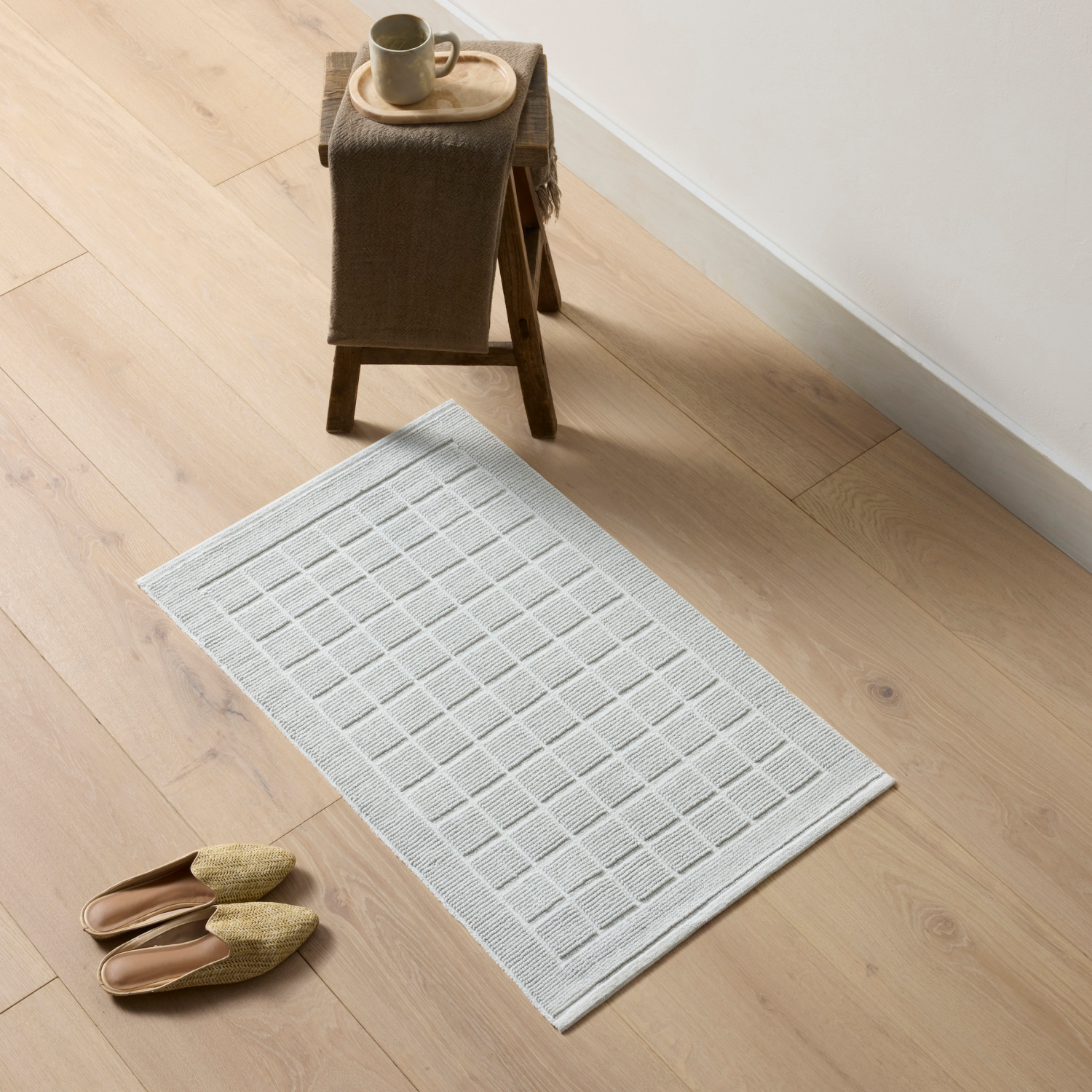 slide 5 of 5, Room & Retreat Luxury Cotton Textured Bath Mat, 21 in x 34 in, Quiet Gray, 21 x 34 