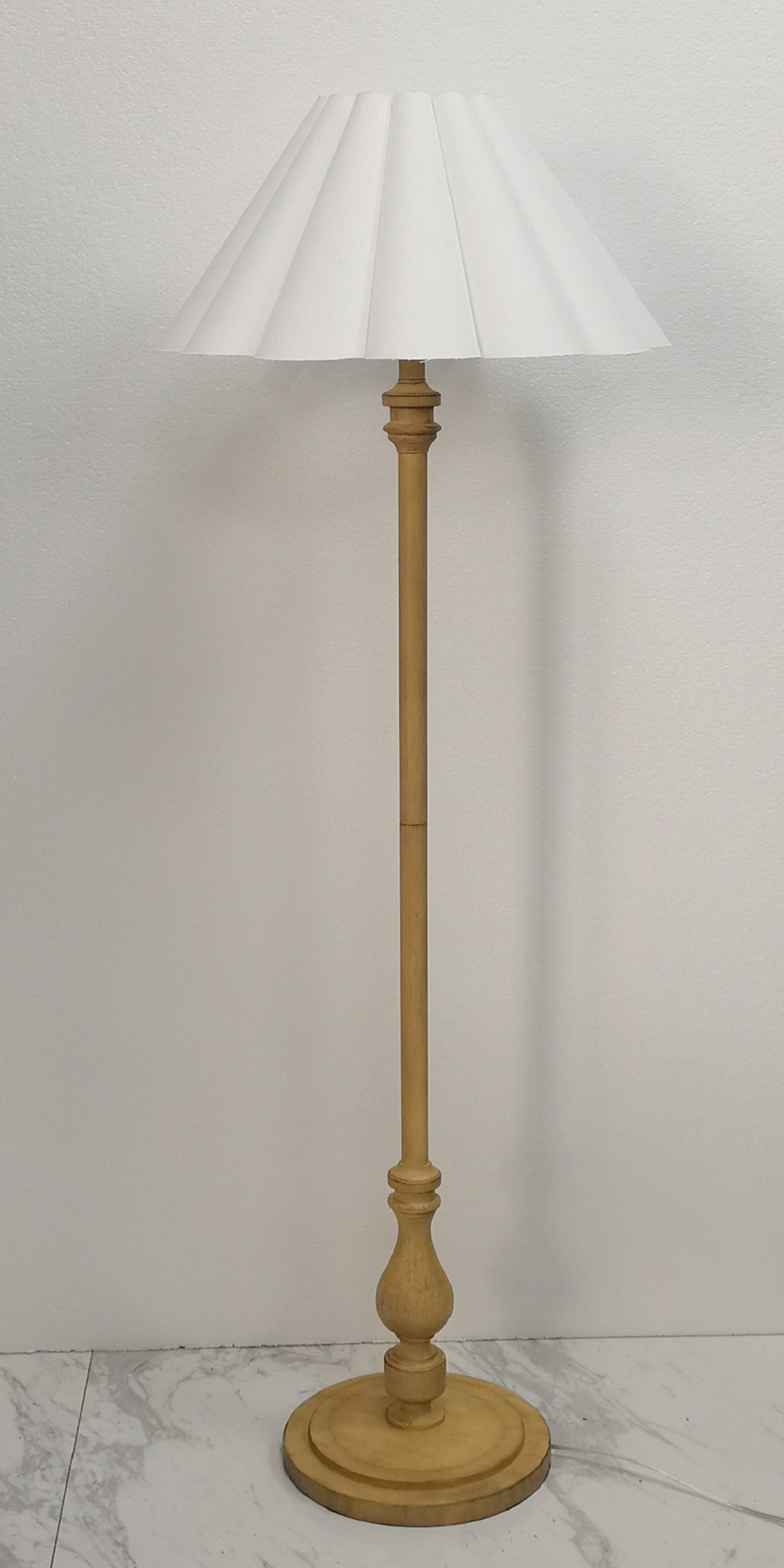 slide 1 of 1, ROOM & RETREAT RR Scalloped Traditional Floor Lamp, 1 ct