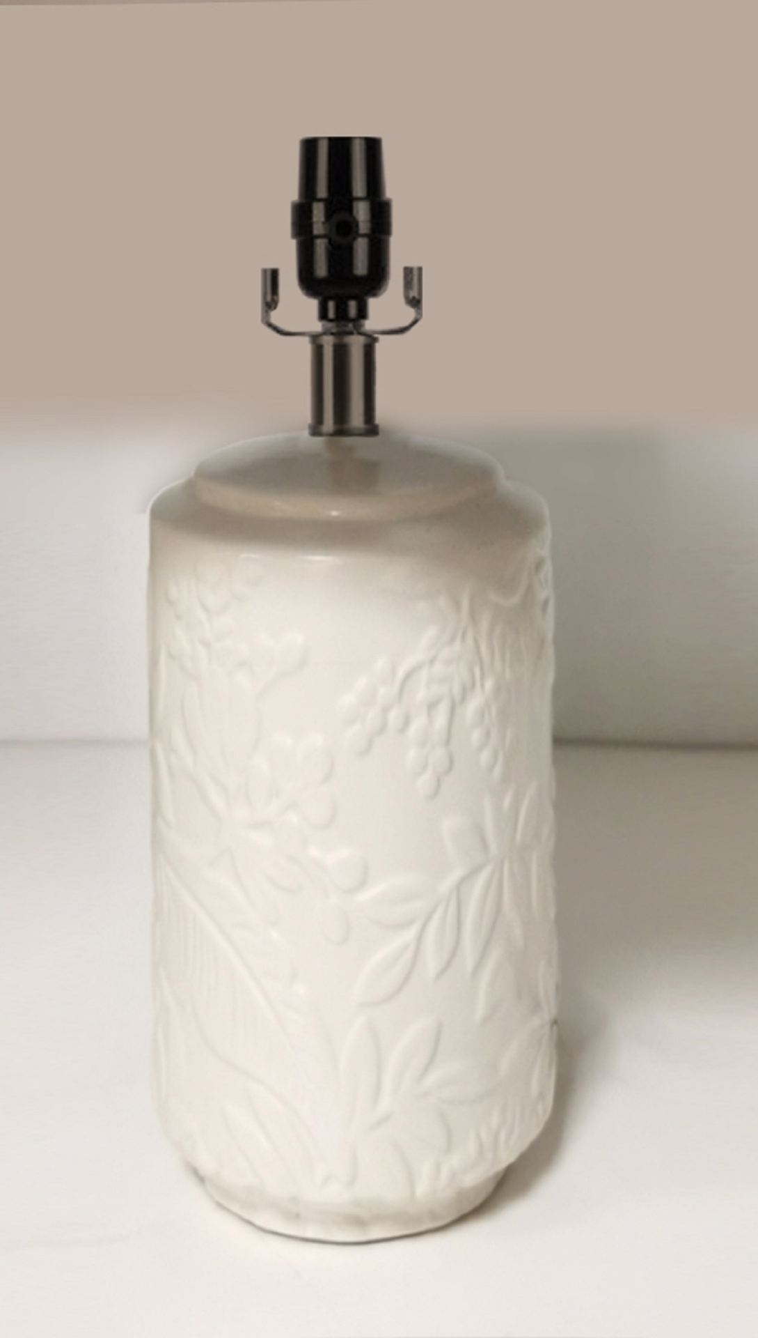 slide 1 of 1, ROOM & RETREAT Rr Floral Poly M&m Table Lamp Base, 1 ct