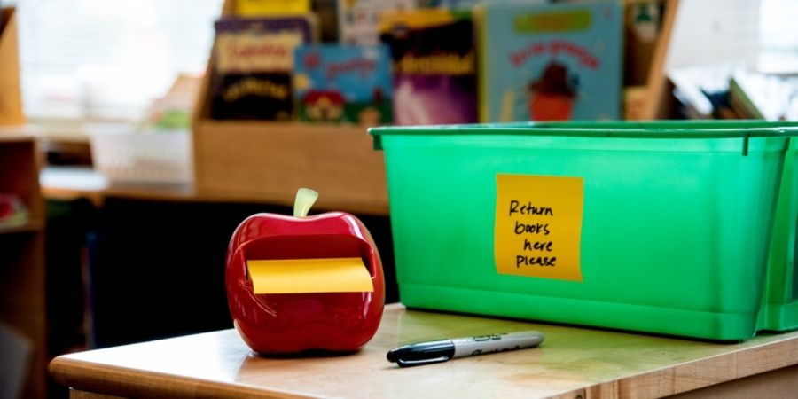 slide 3 of 3, Post-it Apple Pop-Up Note Dispenser, 1 ct