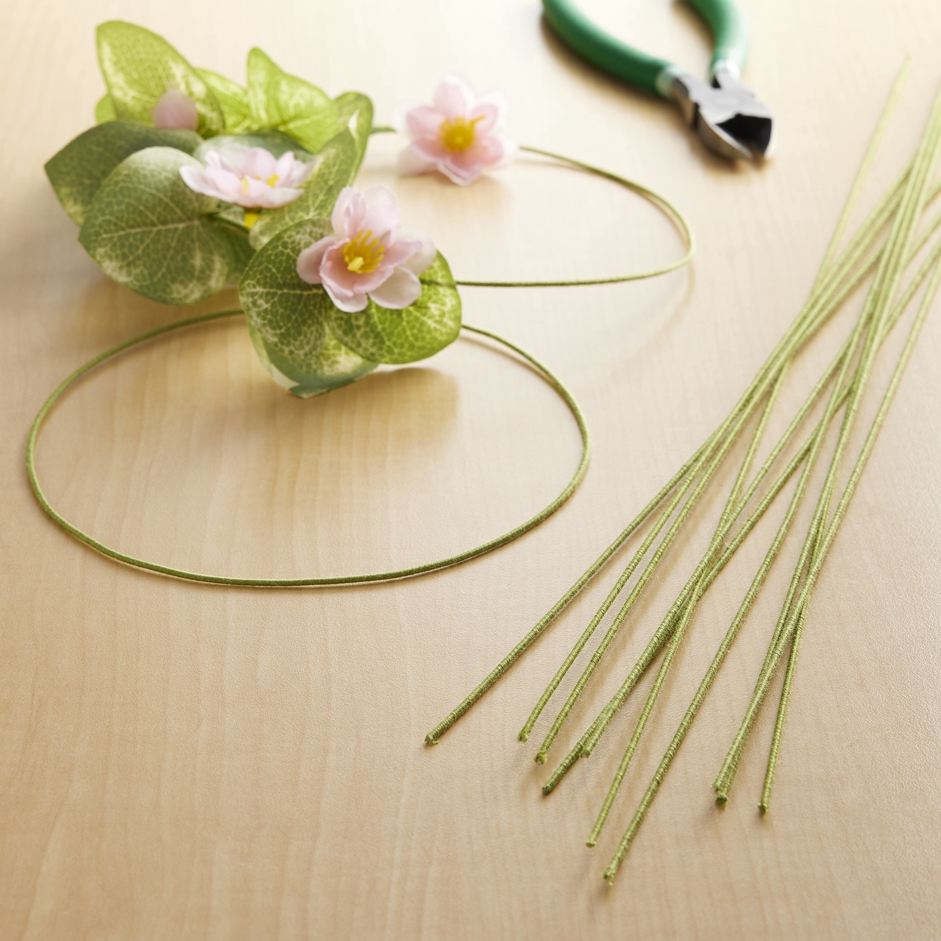 slide 2 of 2, Green Cloth Stem Wire By Ashland, 18 ga