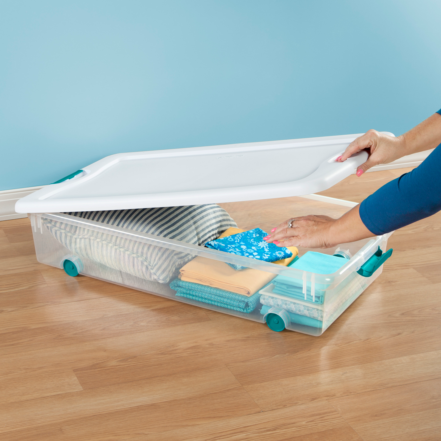 slide 2 of 2, SteriliteWheeled Latching Box, 1 ct