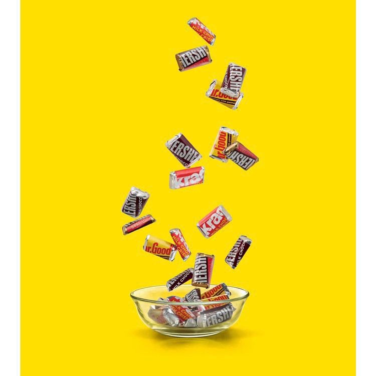 slide 70 of 82, Hershey's Miniatures Assorted Chocolate Candy Family Pack, 17.6 oz, 17.6 oz
