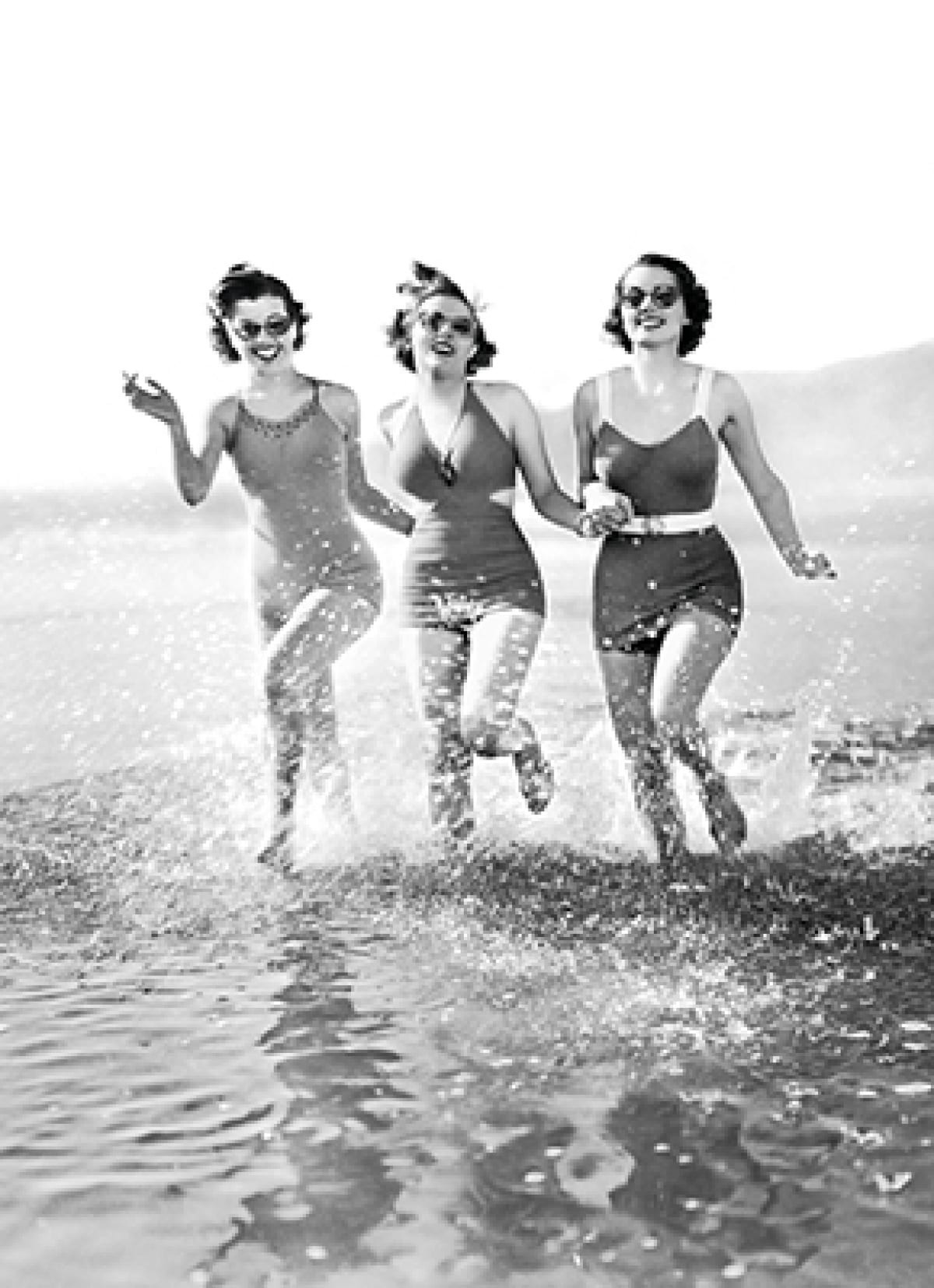 slide 1 of 1, Avanti Card Bday Women Running On Beach, 1 ct