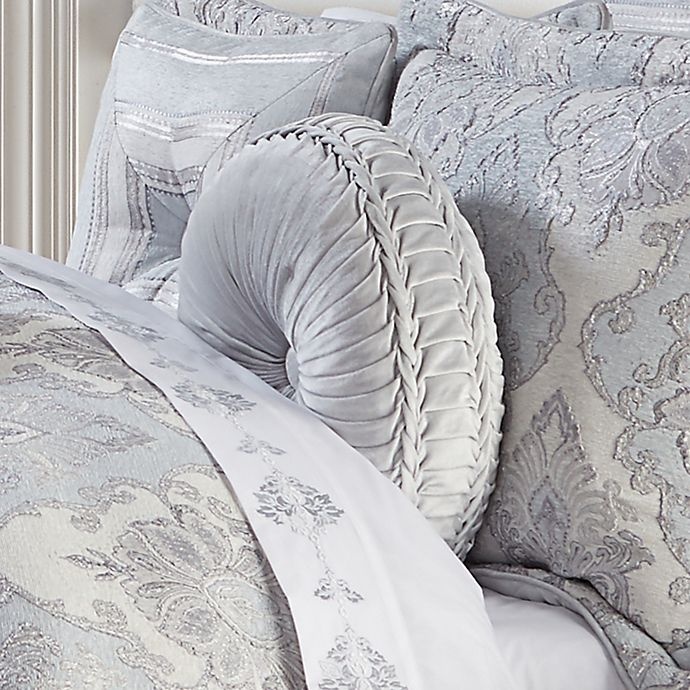 J. Queen New York Iceland Tufted Round Throw Pillow Powder Blue 1 ct