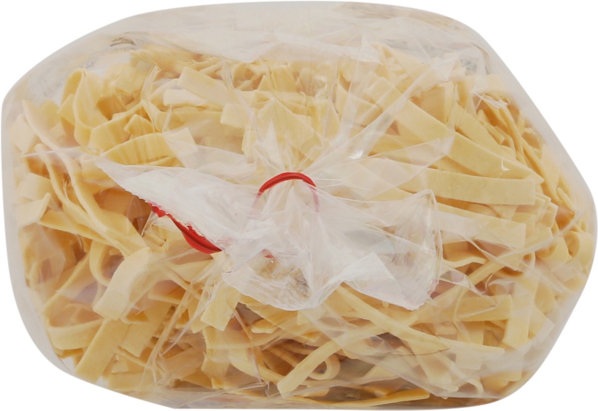 slide 8 of 13, Mrs. Miller's Old Fashioned Medium Egg Noodles 16 oz, 16 oz