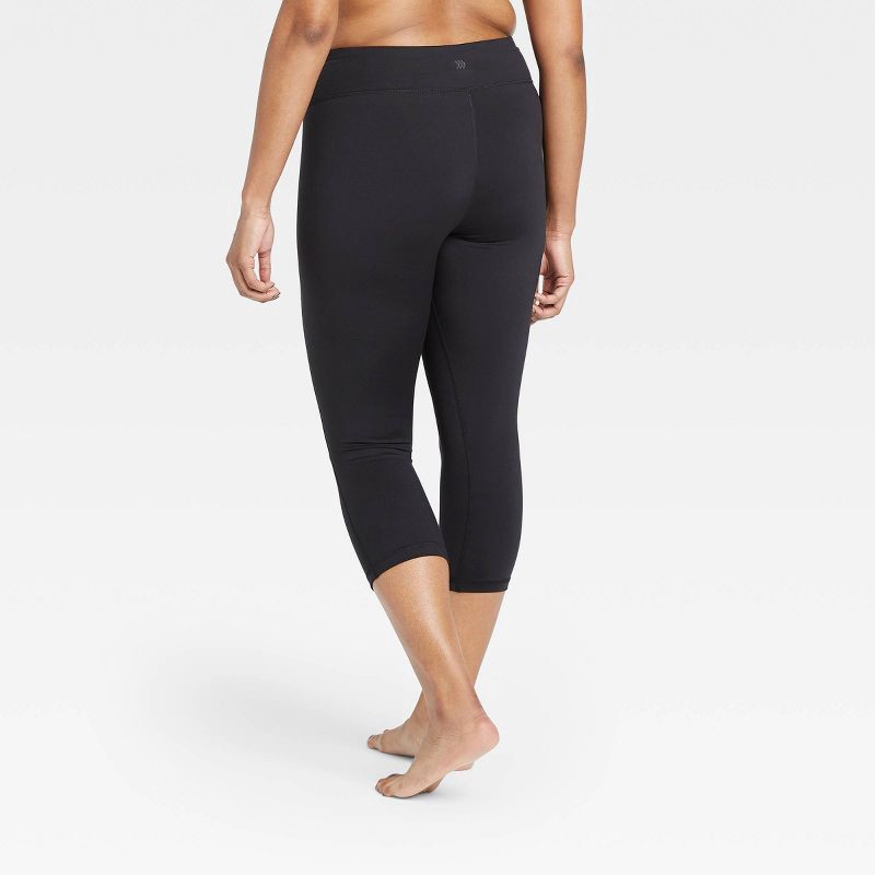 Lululemon black capri leggings