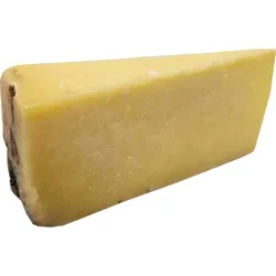 Quicke's Mature Clothbound Cheddar