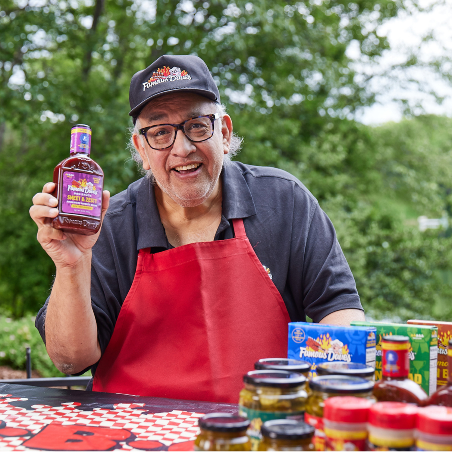 slide 4 of 4, Famous Dave's Sweet & Zesty BBQ Sauce, 20 oz