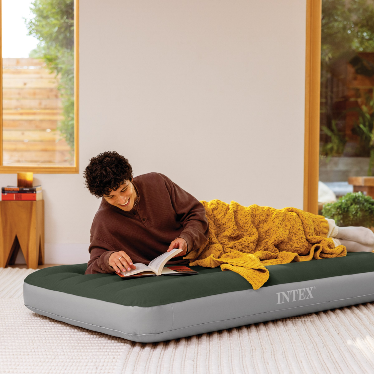 slide 7 of 7, Intex Tiwn Dura-Beam Prestige Downy Airbed, Twin Size