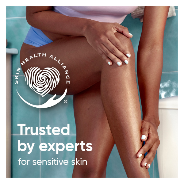 slide 20 of 29, Gillette Venus MoistureGlide Women's Razor Blades, With Built-in Shave Gel Bars, 4 Razor Blade Refills, 4 ct