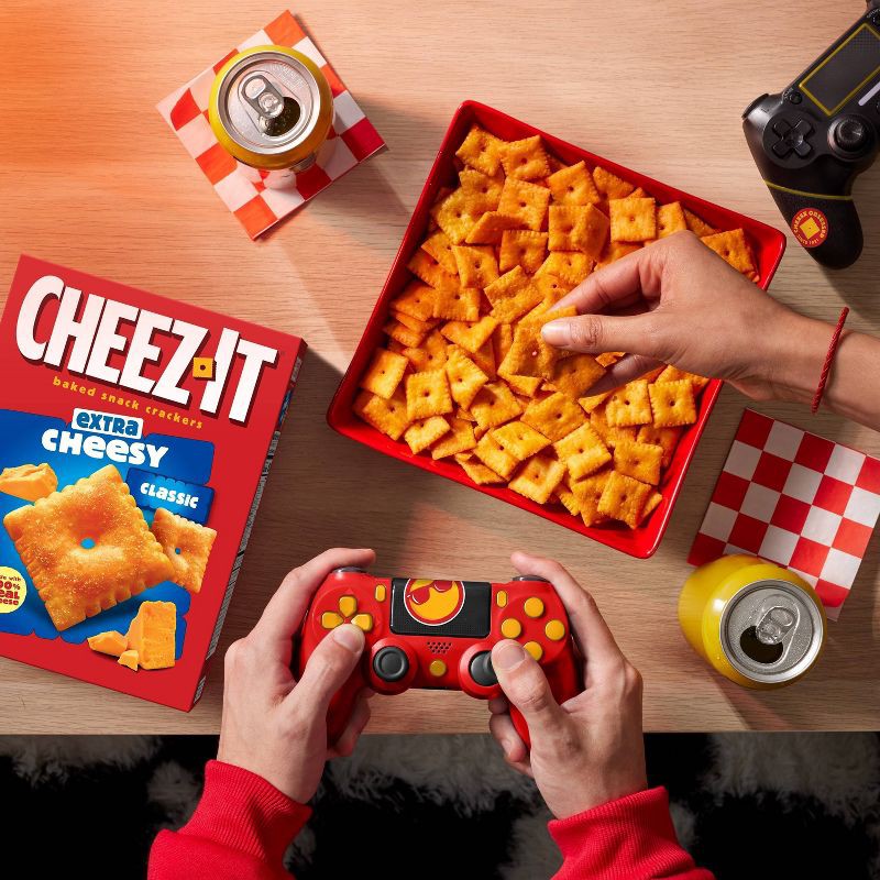 slide 6 of 10, Cheez-It Extra Cheesy Baked Snack Crackers - 12.4oz, 12.4 oz