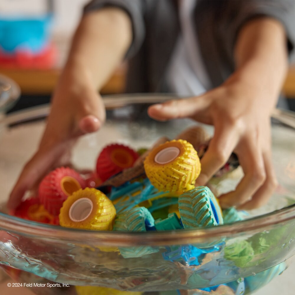 slide 6 of 6, Monster Jam Mud Blasters™ Grave Digger™ Color Change Truck, 1 ct