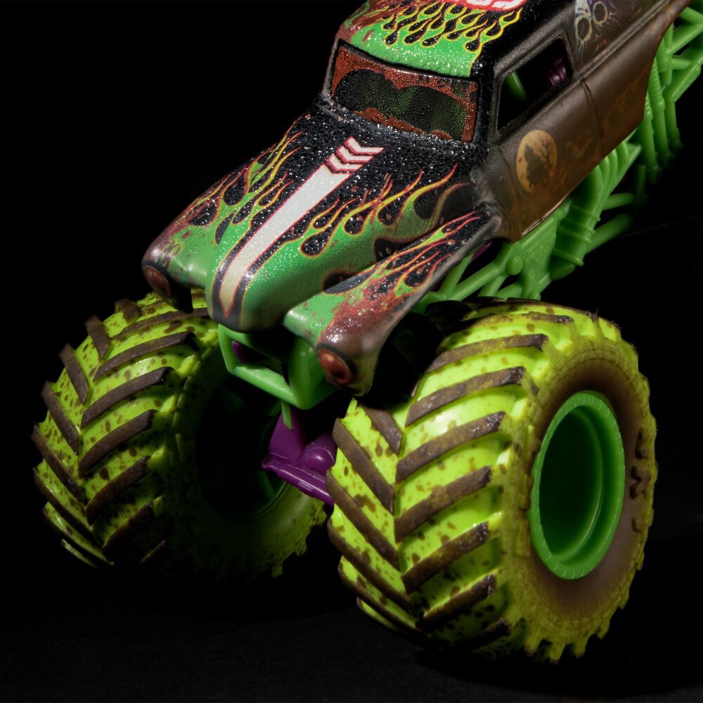 slide 3 of 6, Monster Jam Mud Blasters™ Grave Digger™ Color Change Truck, 1 ct