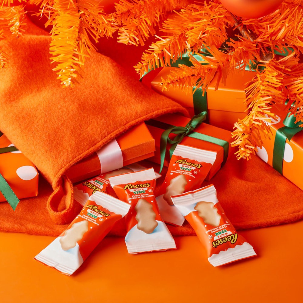 slide 4 of 6, Reese's White Creme Snack Size Peanut Butter Trees, Christmas Candy Bag, 9.6 oz, 9.6 oz