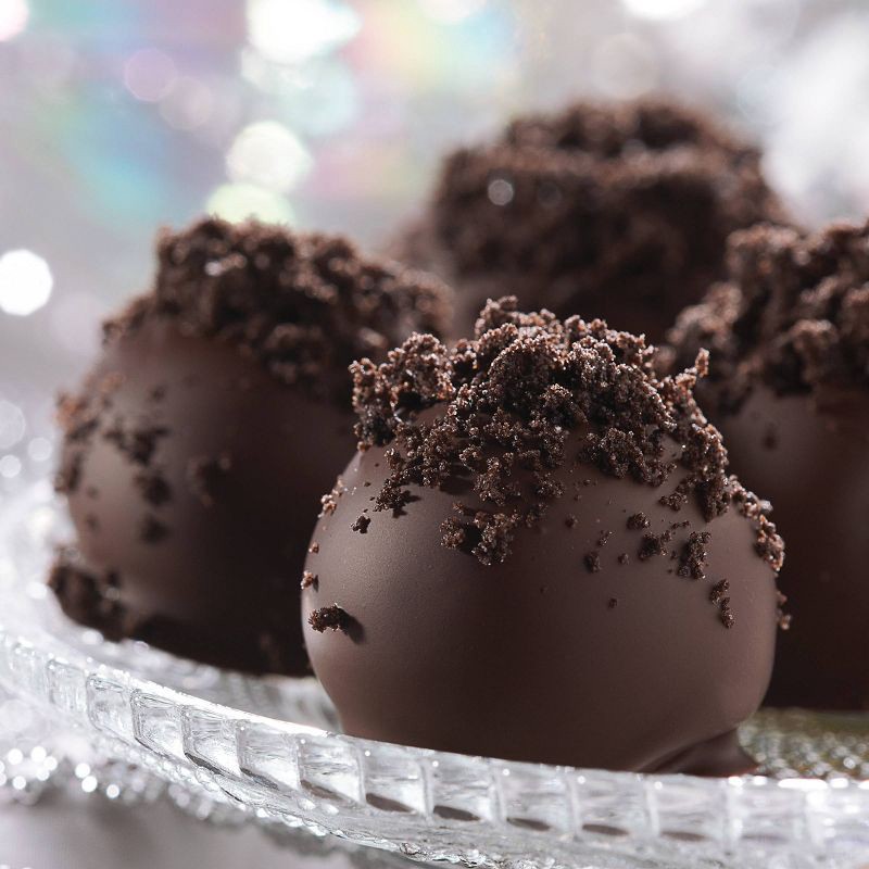 slide 5 of 12, Oreo Dark Chocolate Creme Chocolate Sandwich Cookies Family Size - 17oz, 17 oz