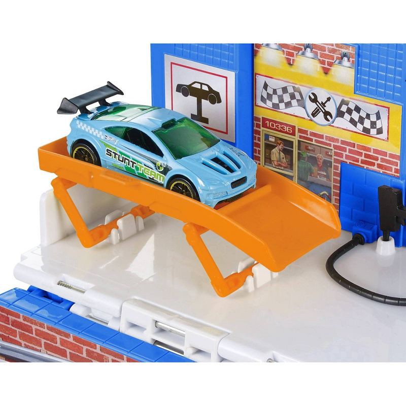 slide 4 of 6, Hot Wheels Flying Customs Sto & Go Trackset, 1 ct