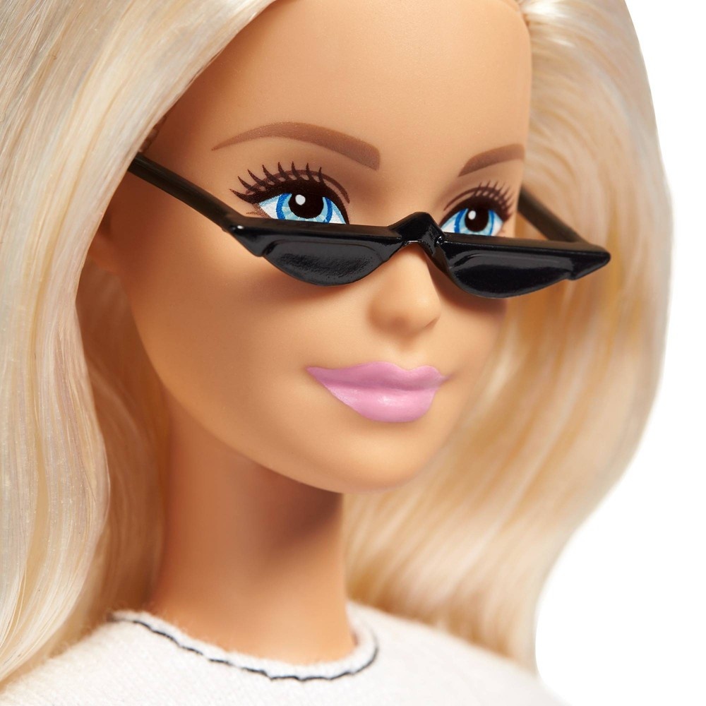 slide 3 of 6, Barbie Fashionistas Doll - Strong Girls Graphic T-Shirt, 1 ct