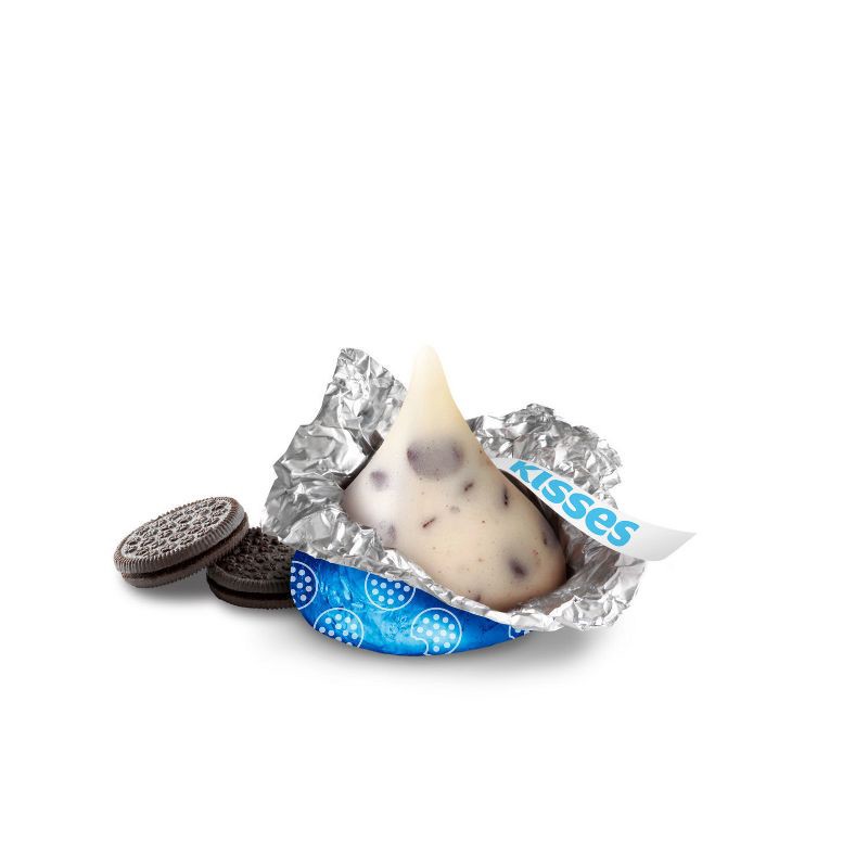 slide 5 of 7, Hershey's Kisses Cookies and Creme Candy Share Pack - 10oz, 10 oz