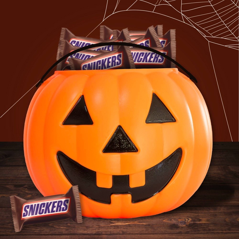 slide 7 of 8, Snickers Halloween Chocolate Candy Bars Fun Size - 18.47oz, 18.47 oz