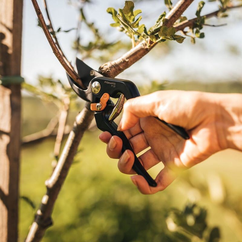 slide 2 of 8, Fiskars P131 Bypass Pruner, 1 ct