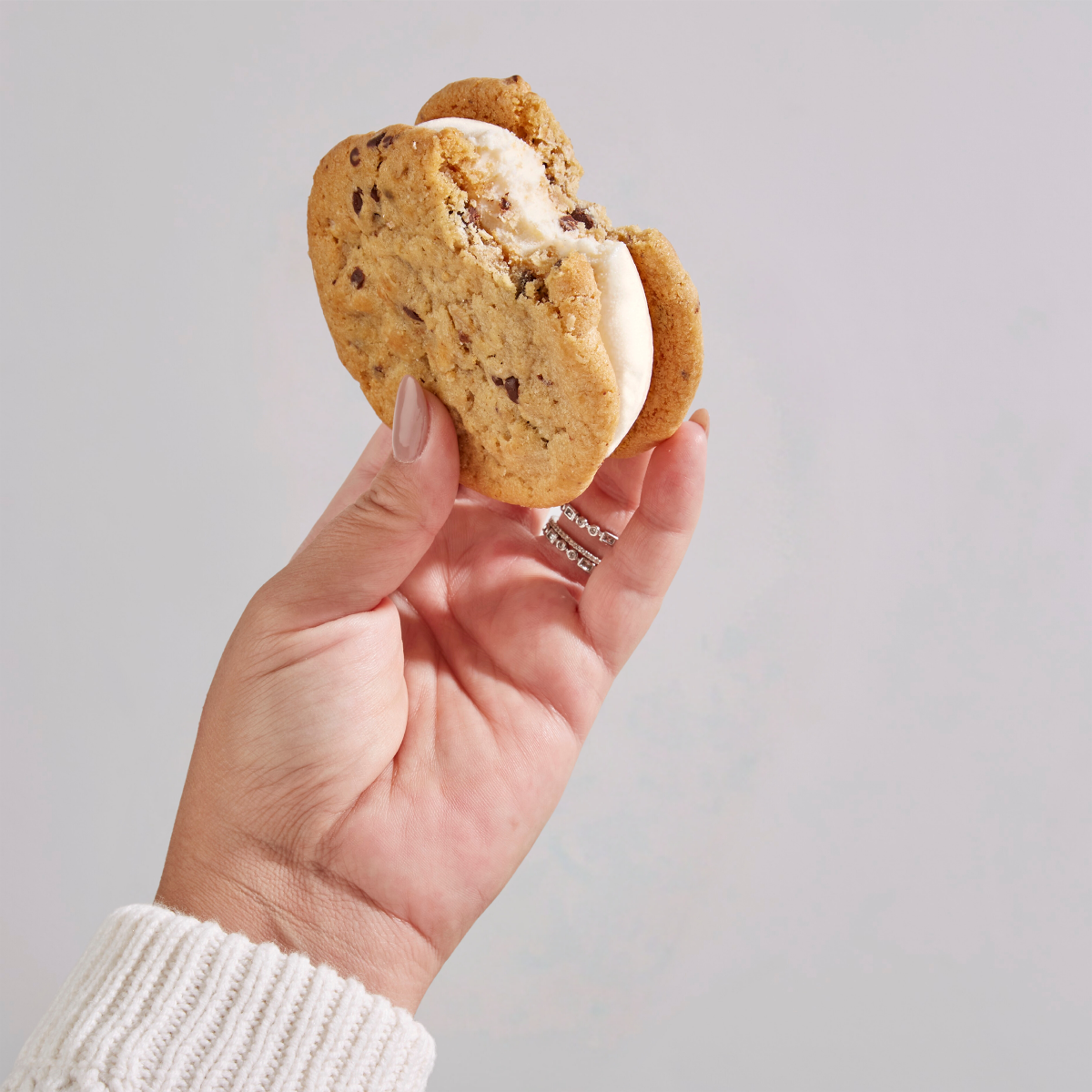 slide 6 of 13, Thelma's Chocolate Chip Ice Cream Sandwich 4 Pack, 4 ct