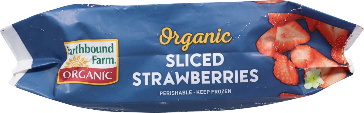 slide 6 of 12, Earthbound Farm Sliced Strawberries, 