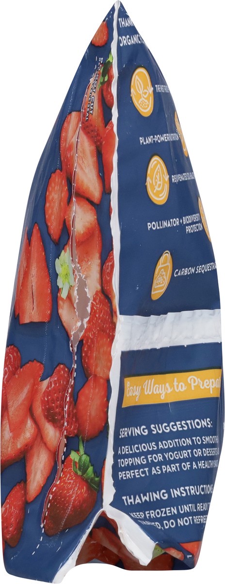 slide 4 of 12, Earthbound Farm Sliced Strawberries, 