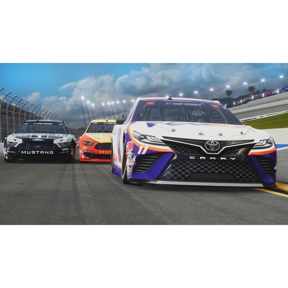 slide 4 of 17, Microsoft NASCAR: Heat 5 - Xbox One, 1 ct