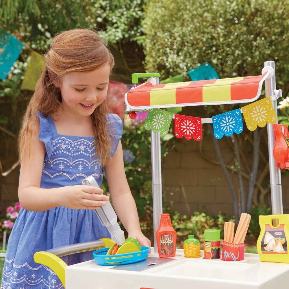 little-tikes-ultimate-role-play-taco-cart-with-25-accessories-and