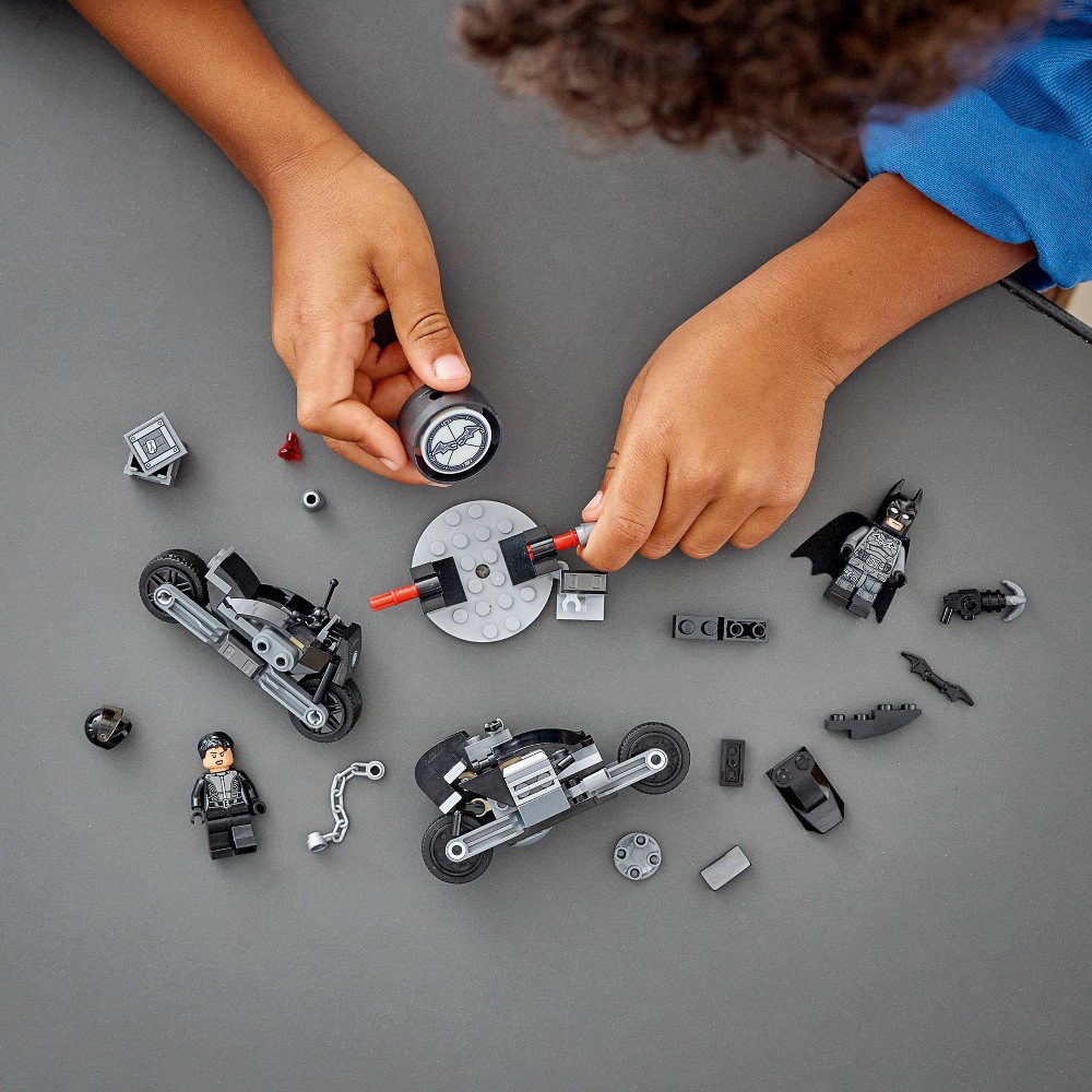 slide 4 of 6, LEGO Super Heroes DC Comics Batman & Selina Kyle Motorcycle Pursui 76179 Building Set, 1 ct